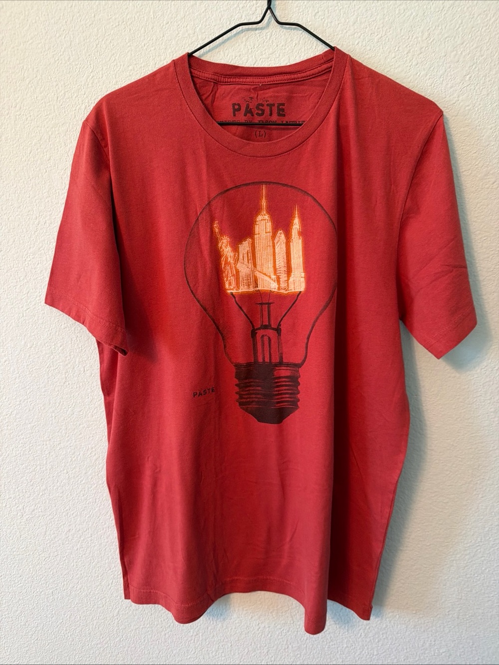 PASTE by Jason Laurits NYC Skyline Light Bulb Graphic T-Shirt Red Mens Large